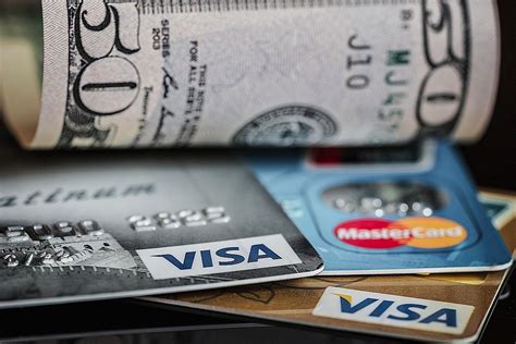 El Parroquiano: Bancos venezolanos emiten tarjetas de débito para ...