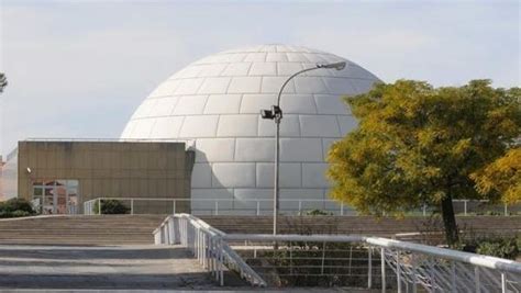 El Planetario de Madrid ofrece telescopios para observar ...
