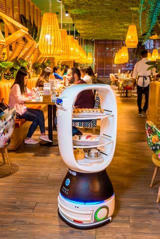 El primer robot camarero de España, en dos restaurantes de ...