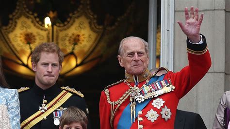 El príncipe Harry es igual que su abuelo el duque de Edimburgo cuando ...