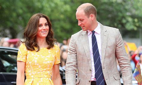 El Príncipe William sorprende a Kate recreando una memorable foto de su ...