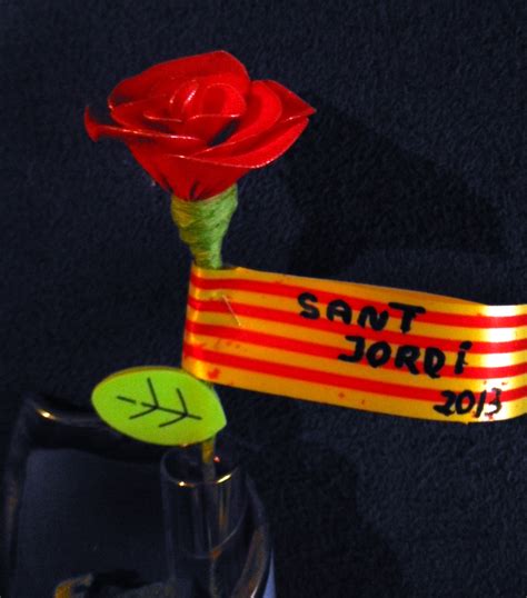 El Racó dels Nens: Roses de Sant Jordi fetes amb mitges
