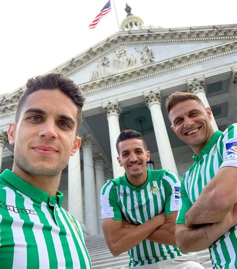 El Real Betis estrena su primera equipación 2019/2020 ...