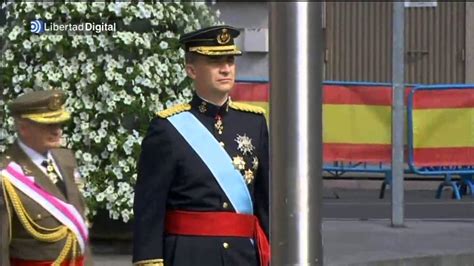 El Rey Felipe VI pasa revista al Ejército   YouTube