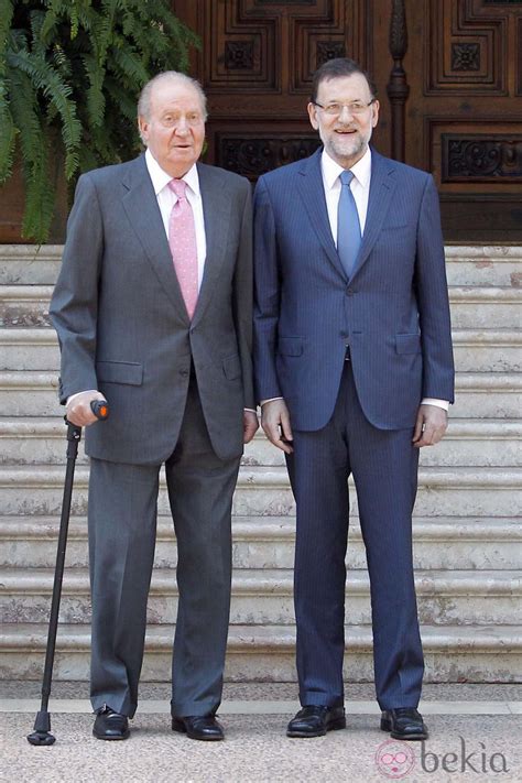 El Rey Juan Carlos y Mariano Rajoy tras su despacho en ...