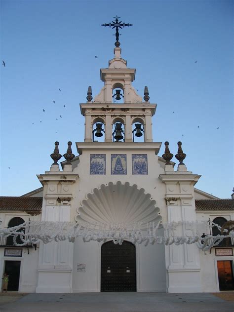 El Rocio se prepara para la romeria. | Cruzar la Frontera