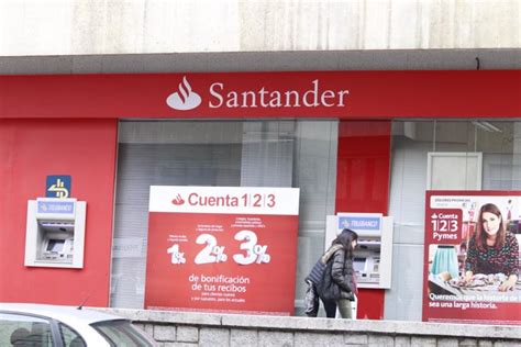 El Santander cierra 1.600 oficinas en España desde 2010