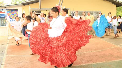 El tamborito: un reflejo del folklore panameño