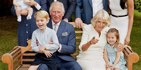 El tierno posado del Príncipe Carlos con Camilla Parker, los Duques de ...