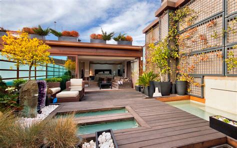 El verdadero coste de tener terraza: los pisos con espacio ...