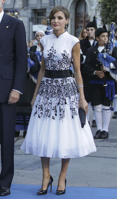 El vestido de la Reina Letizia en los Premios Princesa de ...