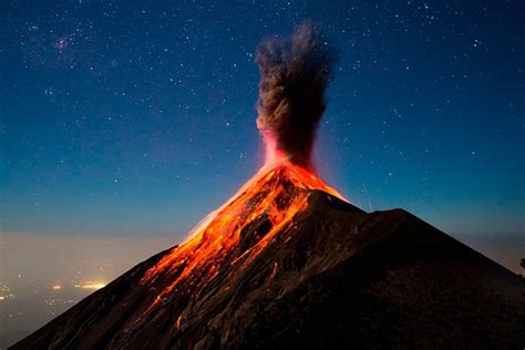 El Volcán de Fuego en Guatemala registra violenta explosión