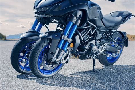 El Yamaha Niken, en acción: Tres ruedas sobre la base de la MT09 | Moto1Pro
