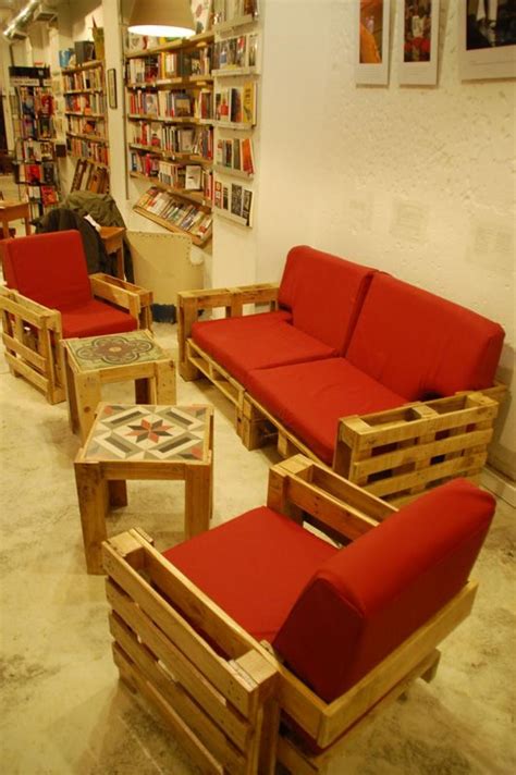 Elabora tus muebles con palets y cajas de madera reciclada
