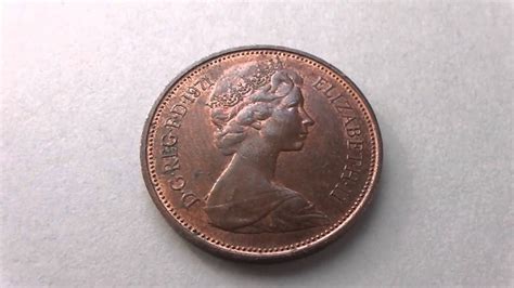 Elizabeth the Second on the 2 New Pence coin of UK in HD ...