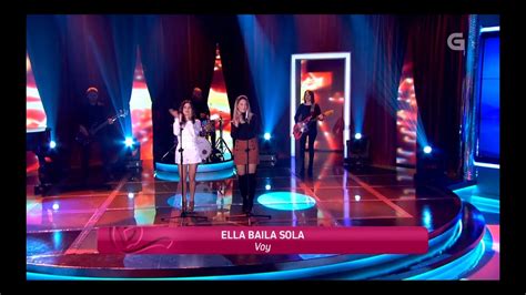 ELLA BAILA SOLA CANTA  VOY  EN BAMBOLEO DE TVG   YouTube