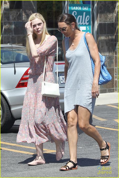 Elle Fanning Enjoys Girls  Day Out with Mom | Photo 711886 ...