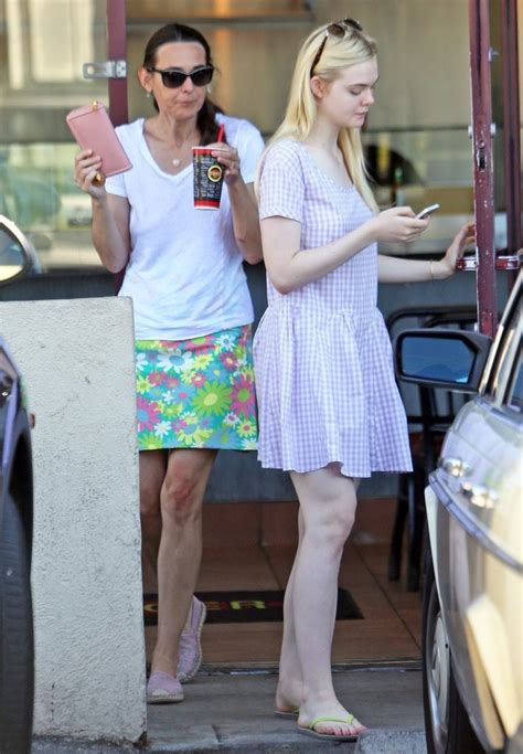 Elle Fanning Gets Lunch with Her Mom   Zimbio