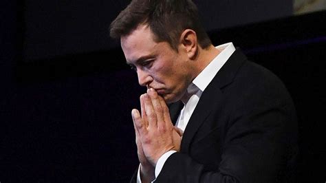 Elon Musk unveils brain on a chip, targets human trials in ...