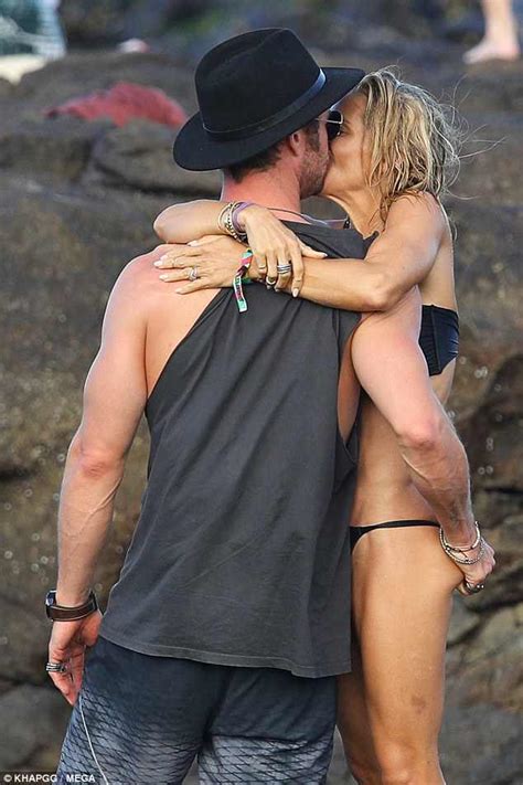Elsa Pataky, 41, flaunts her sizzling figure in a TINY ...