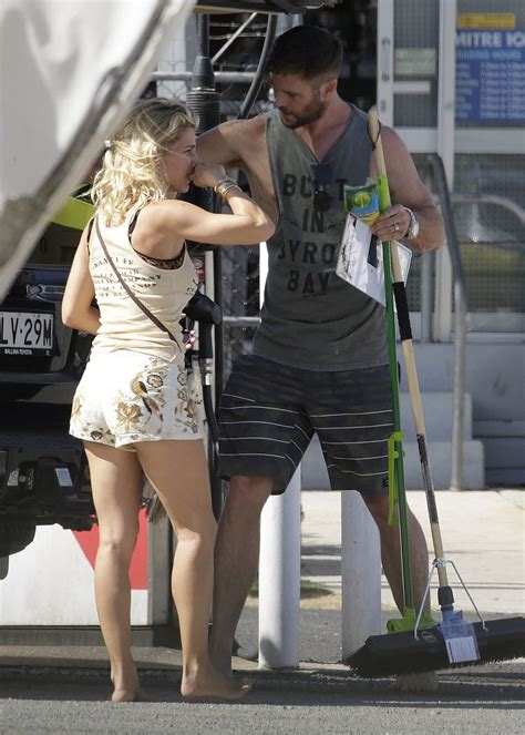 Elsa Pataky and Chris Hemsworth   Out in Byron Bay 02/06/2019
