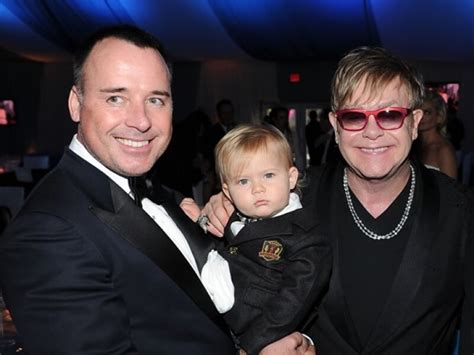 Elton John cuenta que su hijo mayor es un poco celoso con Elijah