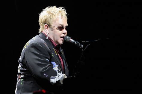 Elton John cumple 72 años: grandes éxitos