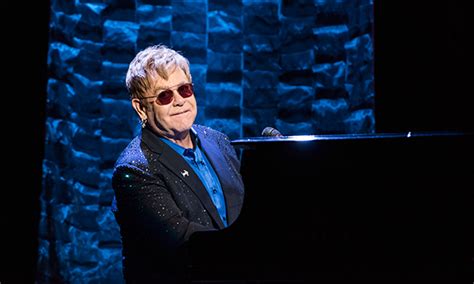 Elton John, devastado por la muerte de su madre: ‘Estoy en shock’
