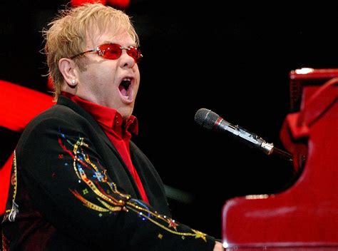 Elton John è ricoverato in ospedale: saltano tutti i concerti   Tutto ...