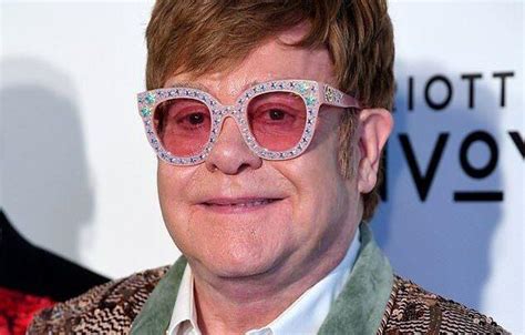 Elton John, el artista que le puso color a la música cumple 74 años