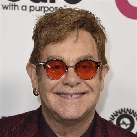 Elton John en su fiesta por su 70 cumpleaños Fiesta del 70 cumpleaños ...