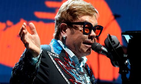 Elton John encabeza lista de músicos mejores pagados en 2020 – La Verdad