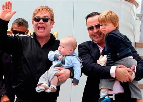 Elton John logró adoptar no uno sino dos hijos   Las2orillas.co