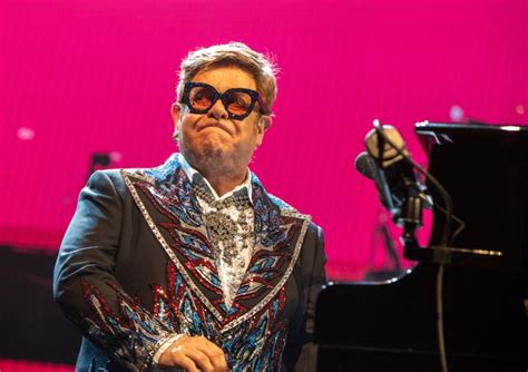 Elton John quedó raspado por el Covid 19
