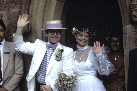 Elton John resuelve la batalla legal con su ex esposa | CromosomaX