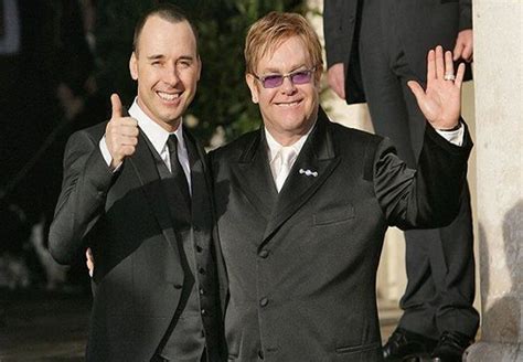 Elton John se casará en mayo con su pareja David Furnish