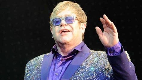 Elton John se sincera sobre el ¨impacto¨ de la muerte de su madre
