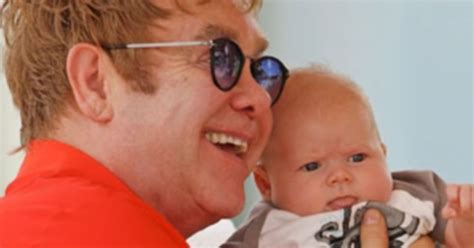 Elton John teme que a su hijo lo discriminen en la escuela | Rosario3