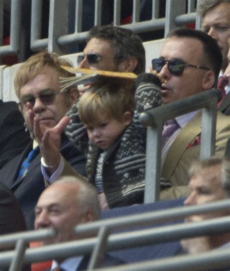 Elton John trasmite a su hijo Zachary su pasión por el fútbol   Foto 2