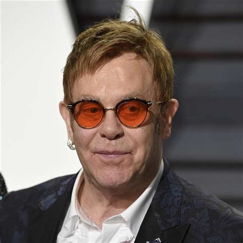 Elton John, un cantante envuelto siempre en polémica