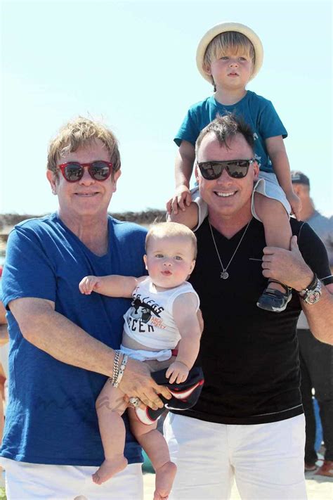 Elton John vacaciones con su marido y sus hijos   magazinespain.com