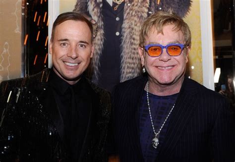 Elton John y David Furnish se casarán en mayo