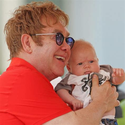 Elton John y su hijo Zachary   Foto en Bekia Actualidad