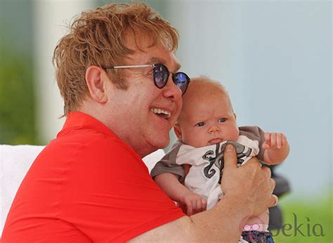 Elton John y su hijo Zachary   Foto en Bekia Actualidad