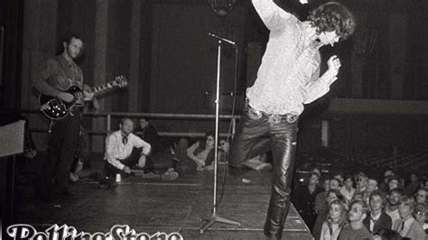 Em entrevista feita em 1969, Jim Morrison repassava a carreira e falava ...