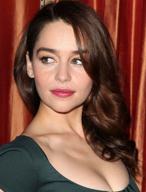 Emilia Clarke Wallpapers Images Photos Pictures Backgrounds