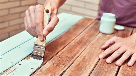 Errores frecuentes al pintar muebles de madera   Hogarmania