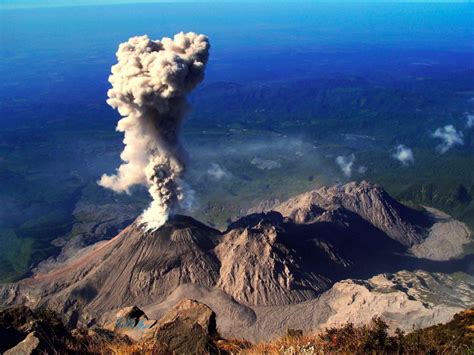 Erupción del volcán de Fuego en Guatemala provoca columna ...