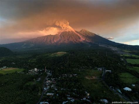 Erupción del volcán Santa María y en el volcán de Fuego ...