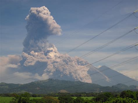 Erupción Volcán de Fuego en Guatemala, 2012 09 13 10:30am ...
